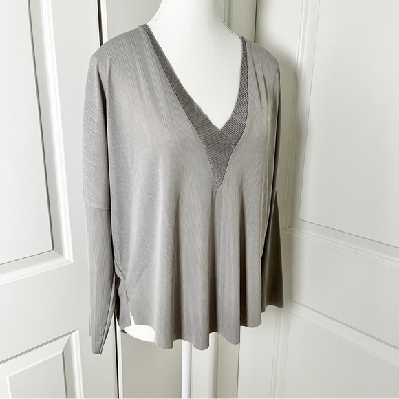 Zara Lightweight Gray Dolman Sleeve Blouse – Effortless Elegance, Medium - Picture 2 of 9